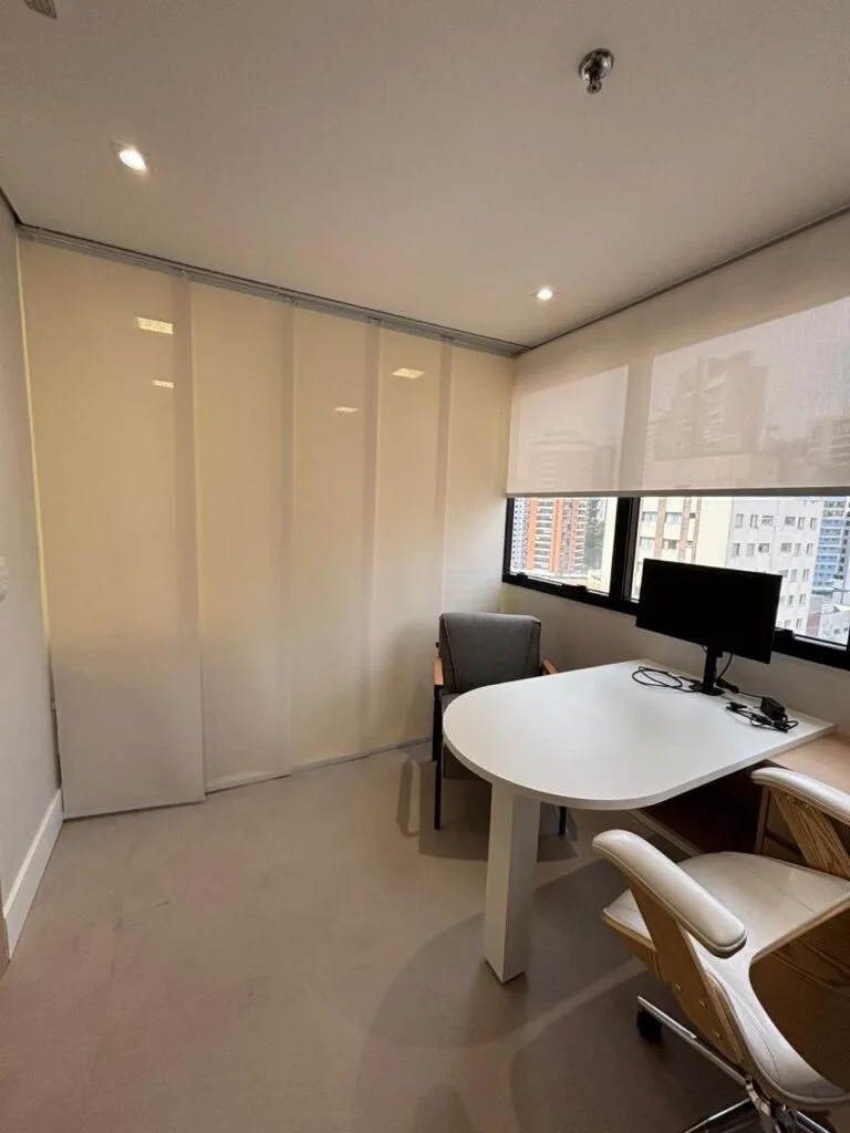 Sala de atendimento com vista para São Paulo